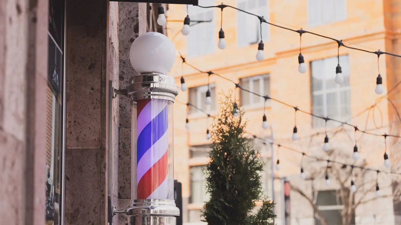 Beleuchteter Barbershop-Pfähnchen in der Barberpole Kollektion