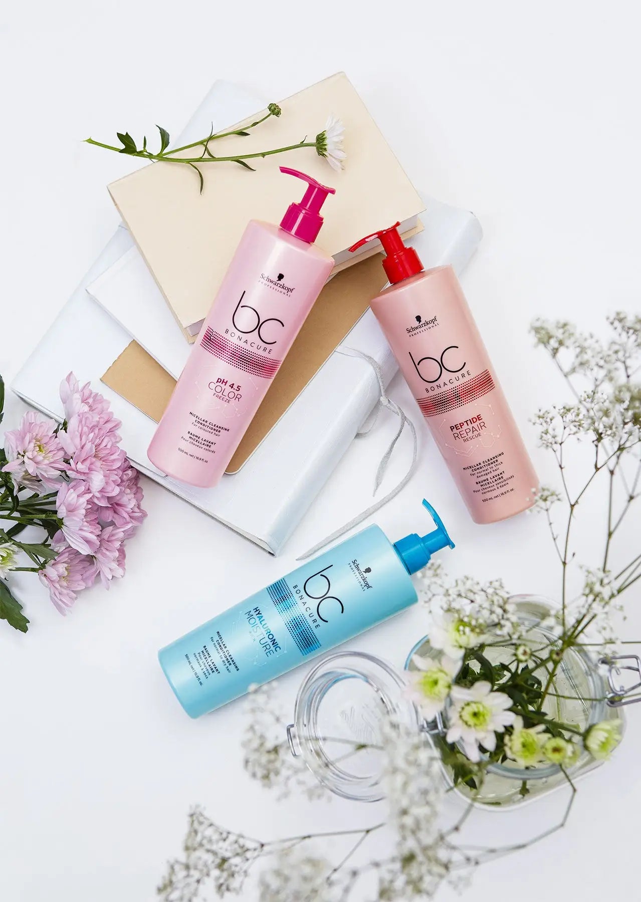 Drei Flaschen Haarpflegeprodukte aus der Schwarzkopf Shampoo Kollektion