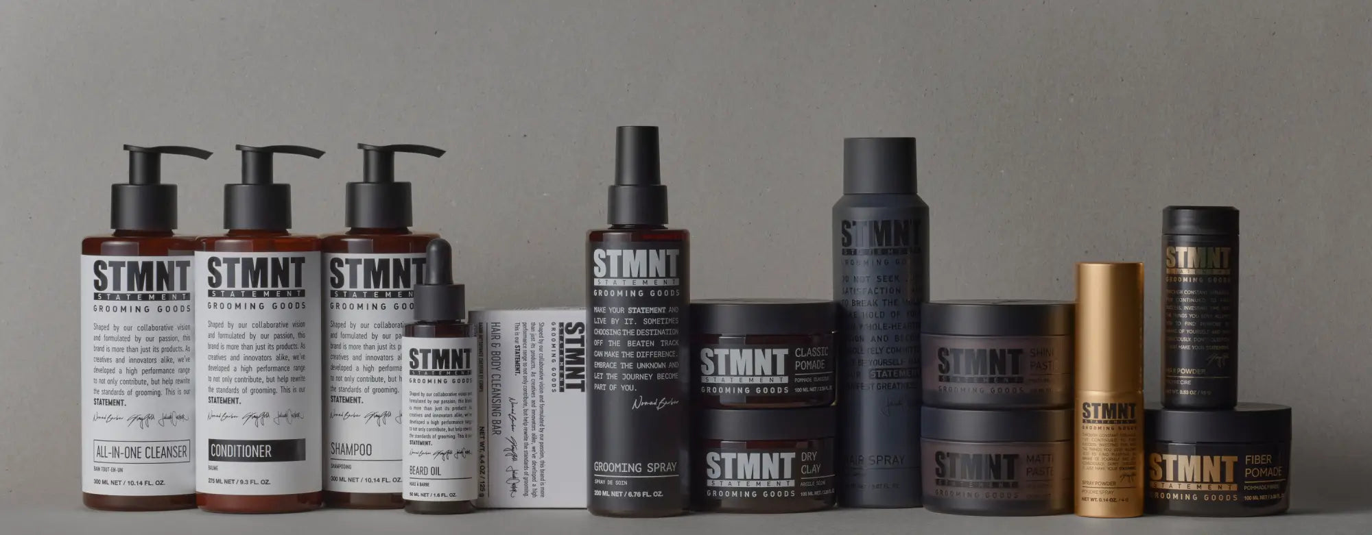 Sammlung von STMNT Pflegeprodukten für Männer in einem stilvollen Display