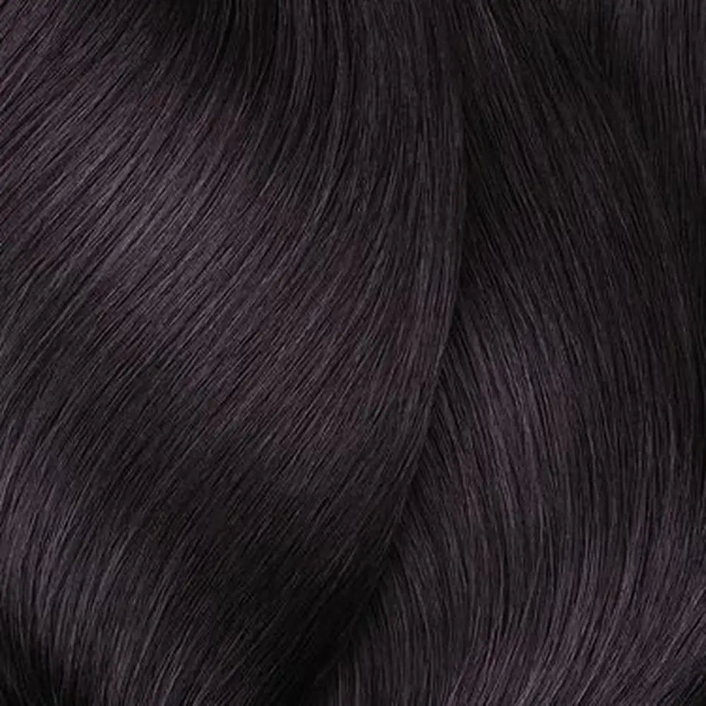 Dunkles, welliges Haar mit L Oréal Professionnel Majirel Haarfarbe