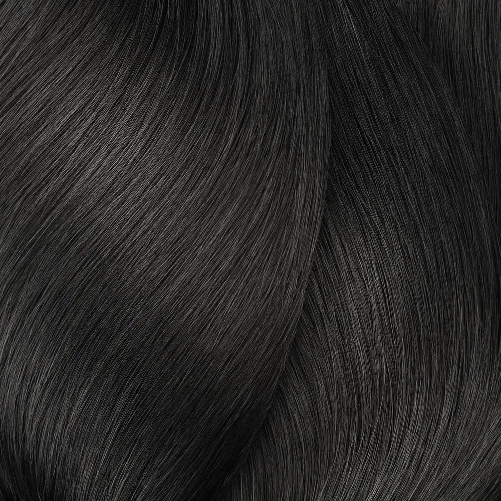 Dunkle, fließende Haarsträhnen mit LORÉAL PROFESSIONNEL MAJIREL HAARFARBE