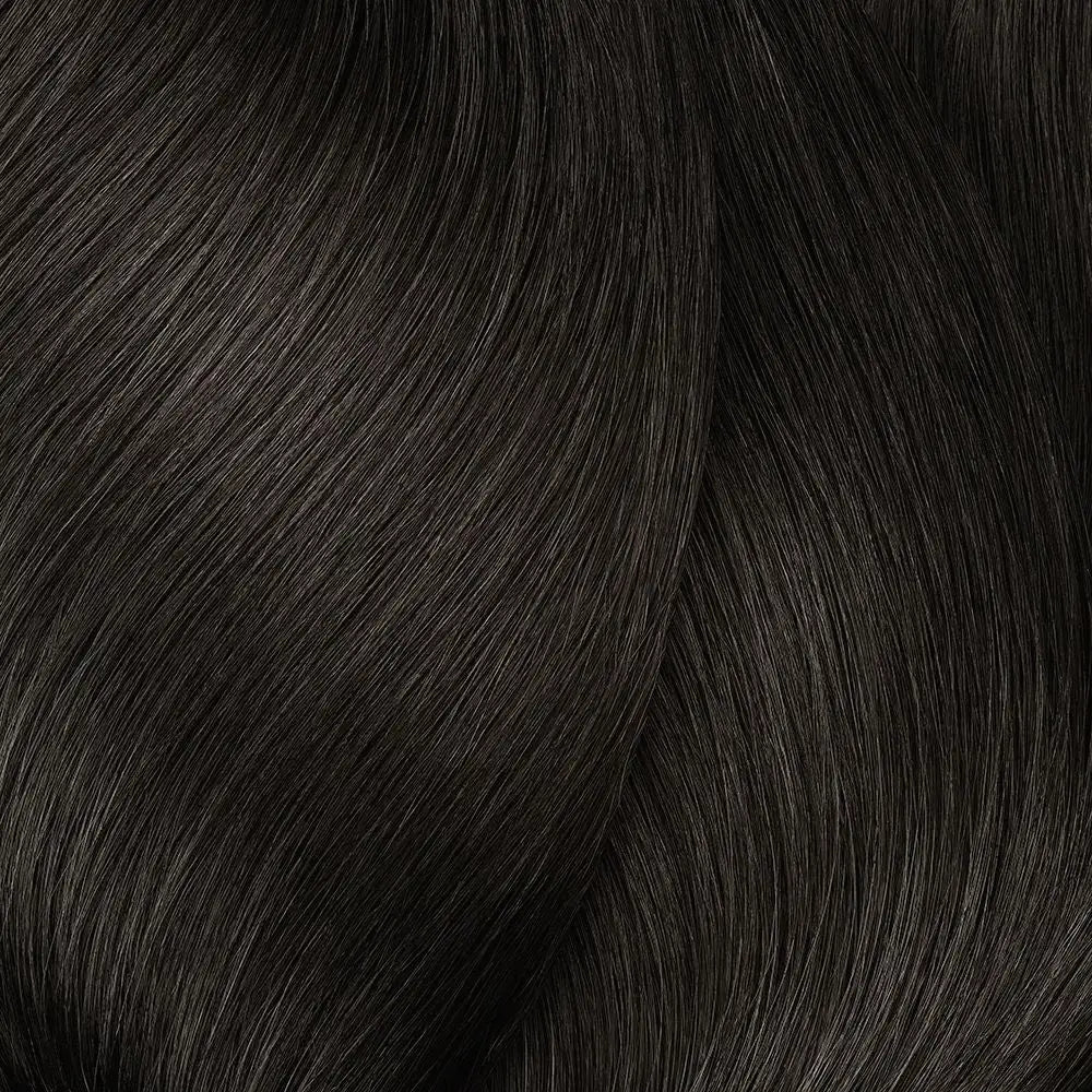 Dunkles, fließendes Haar mit L’Oréal Professionnel Majirel Haarfarbe