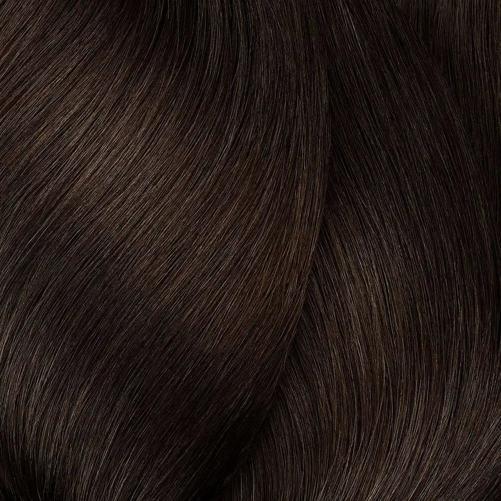 Dunkelbraunes, fließendes Haar mit L Oréal Professionnel Majirel Haarfarbe