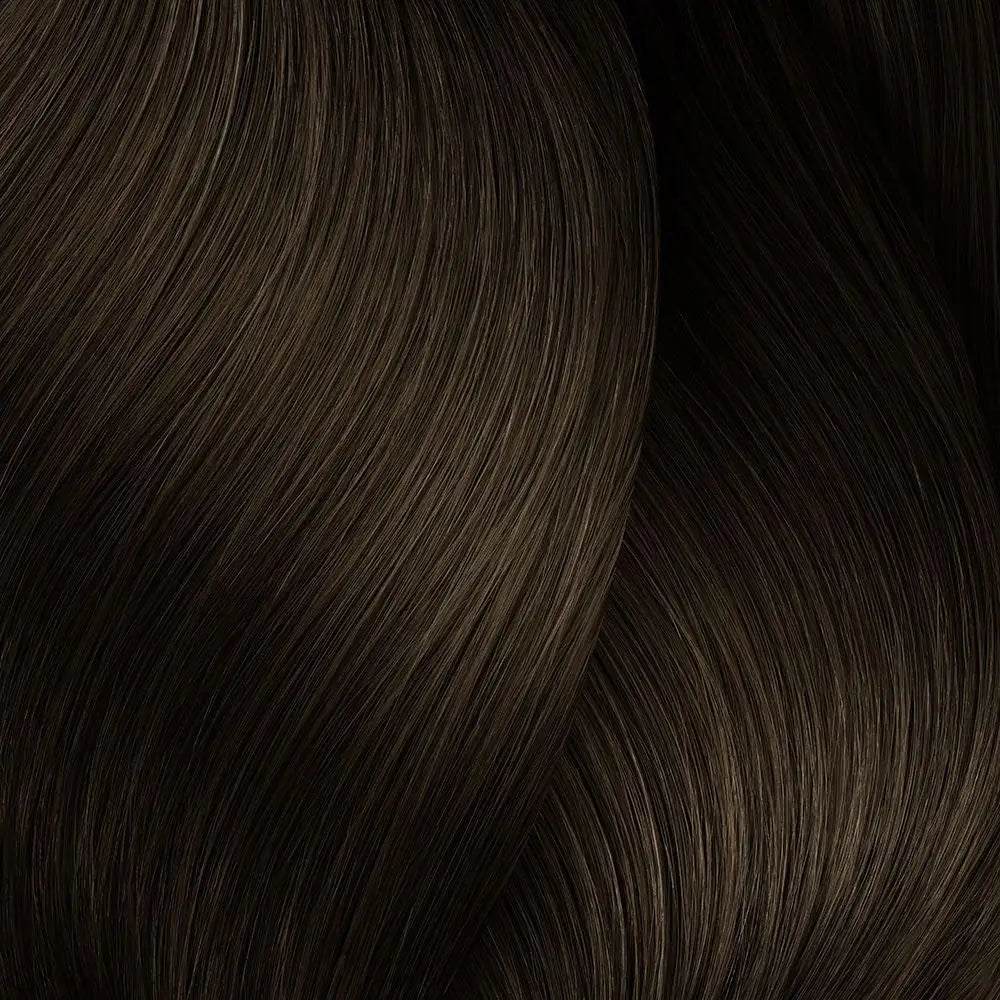 Dunkle braune, glänzende Haare mit L’Oréal Professionnel Majirel Haarfarbe