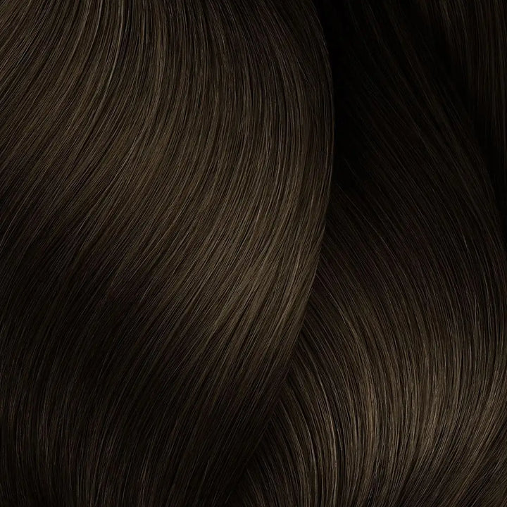 Dunkle braune, glänzende Haare mit L’Oréal Professionnel Majirel Haarfarbe