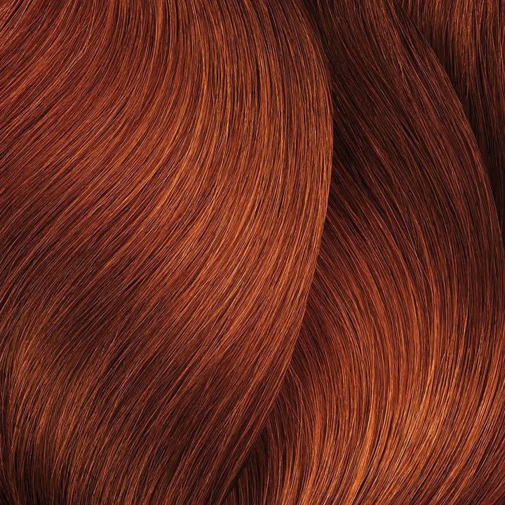 Auburnfarbige Haarsträhnen mit L’Oréal Professionnel Majirel Haarfarbe