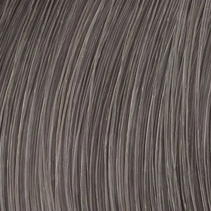 Glatte graue Haarsträhnen mit L’Oréal Professionnel Majirel Haarfarbe