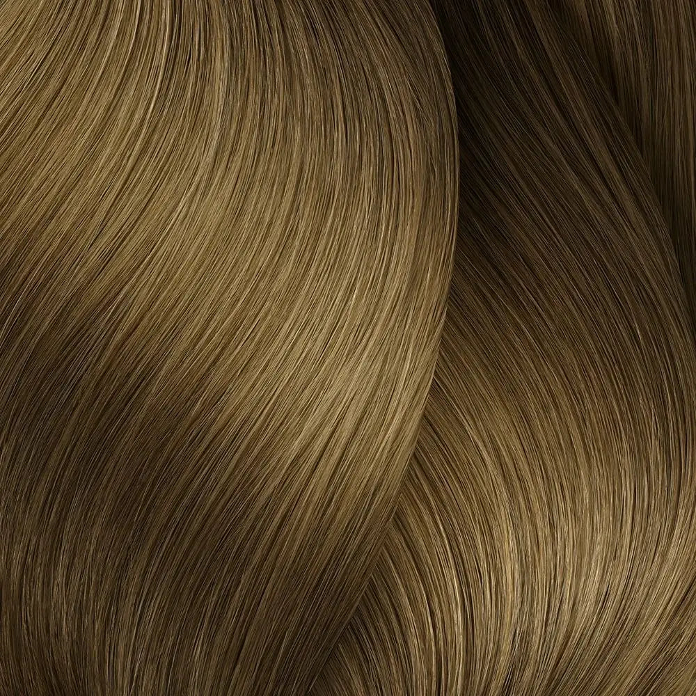 Geschmeidige goldbraune Haarsträhnen mit L’Oréal Professionnel Majirel Haarfarbe
