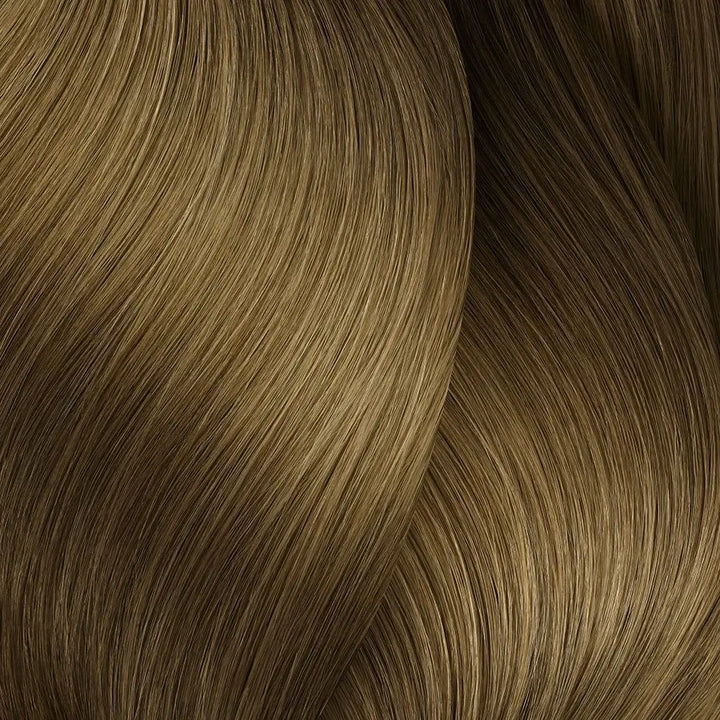 Geschmeidige goldbraune Haarsträhnen mit L’Oréal Professionnel Majirel Haarfarbe