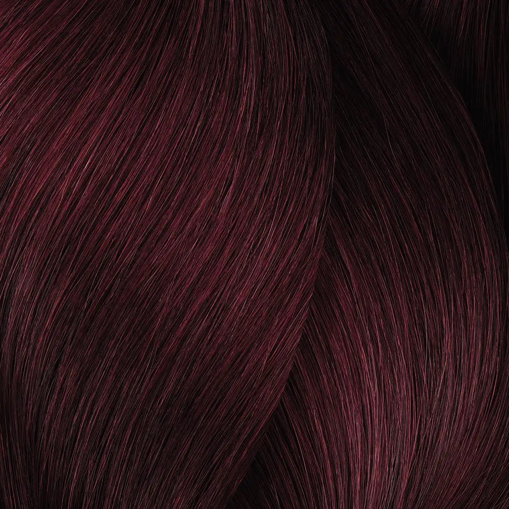 Burgunderfarbenes Haar Strähnen mit L’Oréal Professionnel Majirel Haarfarbe