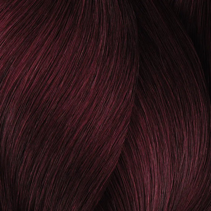 Burgunderfarbenes Haar Strähnen mit L’Oréal Professionnel Majirel Haarfarbe