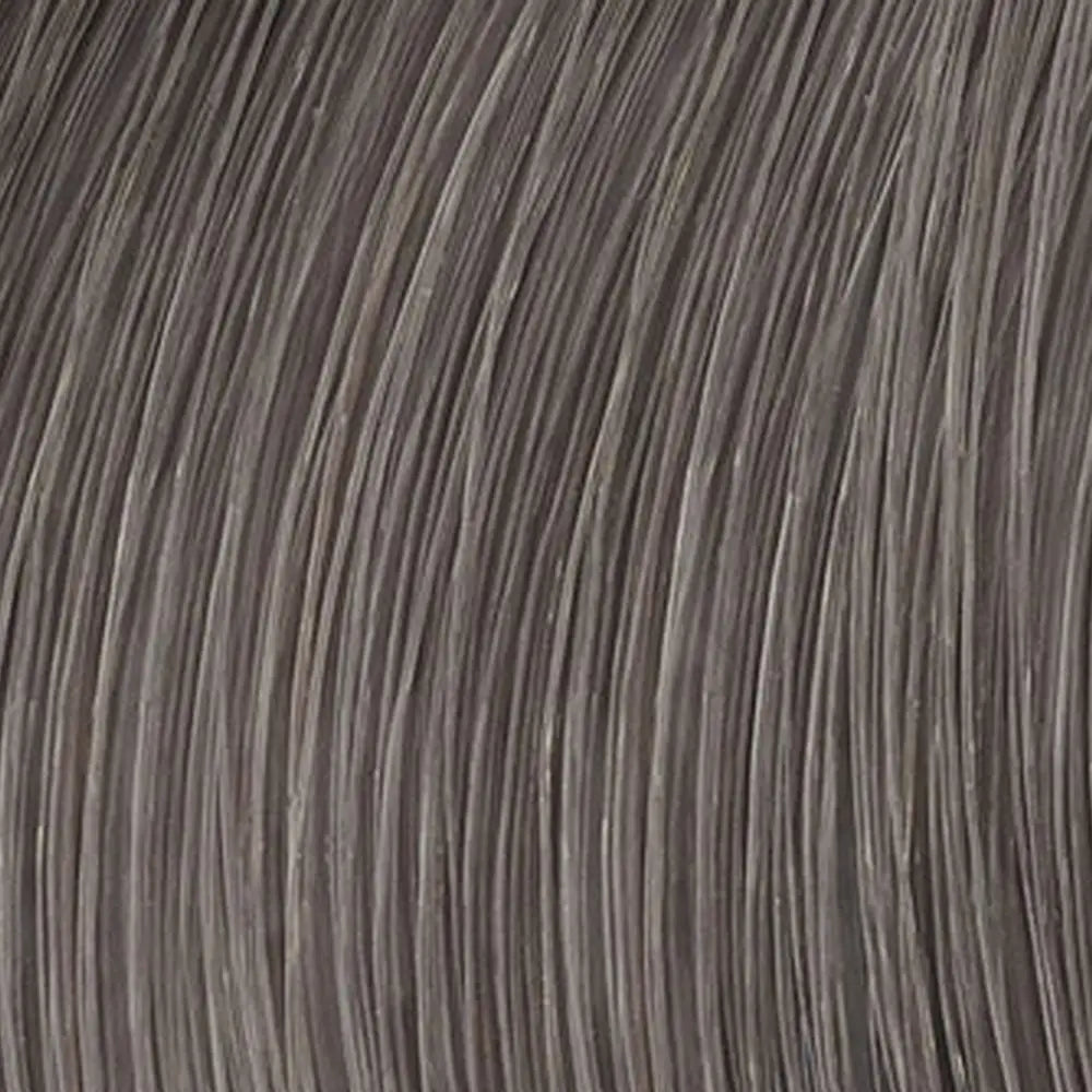 Glatte graue Haarsträhnen mit L’Oréal Professionnel Majirel Haarfarbe