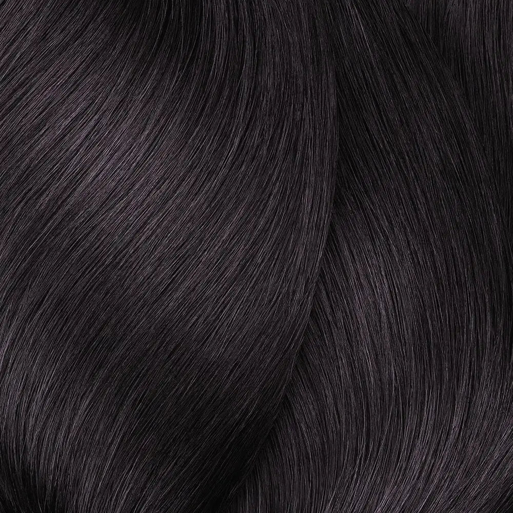 Dunkle fließende Haare mit L’ORÉAL PROFESSIONNEL MAJIREL HAARFARBE Farbeffekt