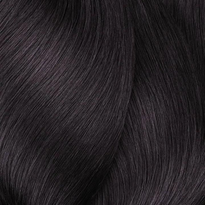 Dunkle fließende Haare mit L’ORÉAL PROFESSIONNEL MAJIREL HAARFARBE Farbeffekt