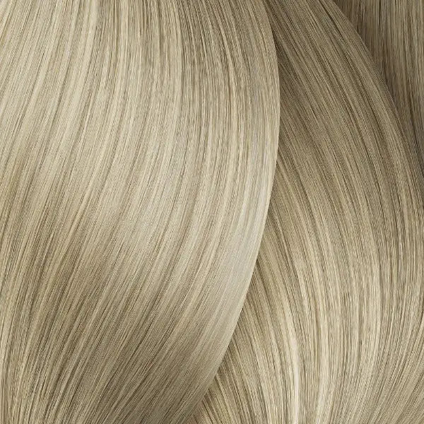 Ash blonde Haarsträhnen mit L’Oréal Professionnel Majirel High Lift