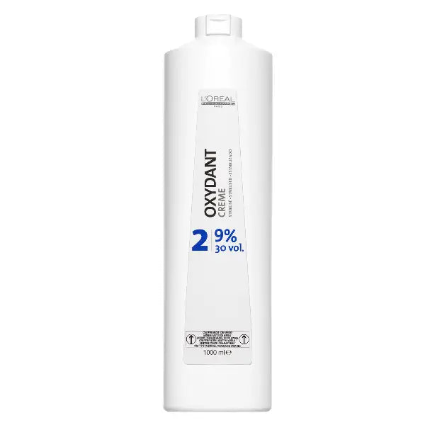 Weiße Flasche mit Haarentwickler für L’Oréal Professionnel Oxidant Creme