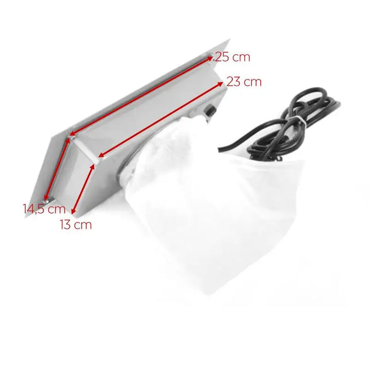 Silberne Metallhaube mit Maßen und weißer Sammelbeutel für Staubabsaugung