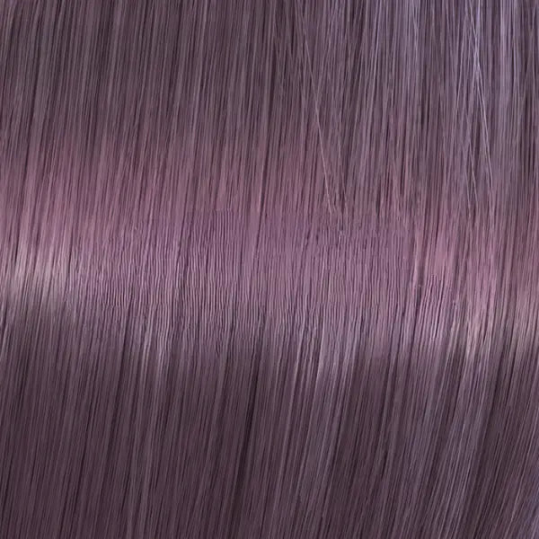 Gerade Staubige Lavendelfarbenhairspray für glänzendes Haar mit Wella Shinefinity Zero Lift Glaze