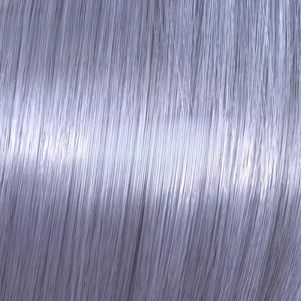Silberne Graustrahnen Haarsträhnen mit Wella Shinefinity Zero Lift Glaze