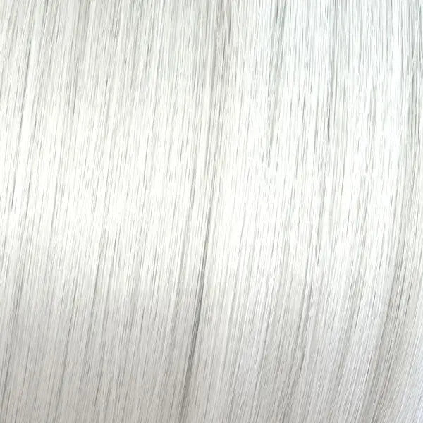 Golde weiße Haarsträhnen mit Wella Shinefinity Zero Lift Glaze für strahlenden Glanz