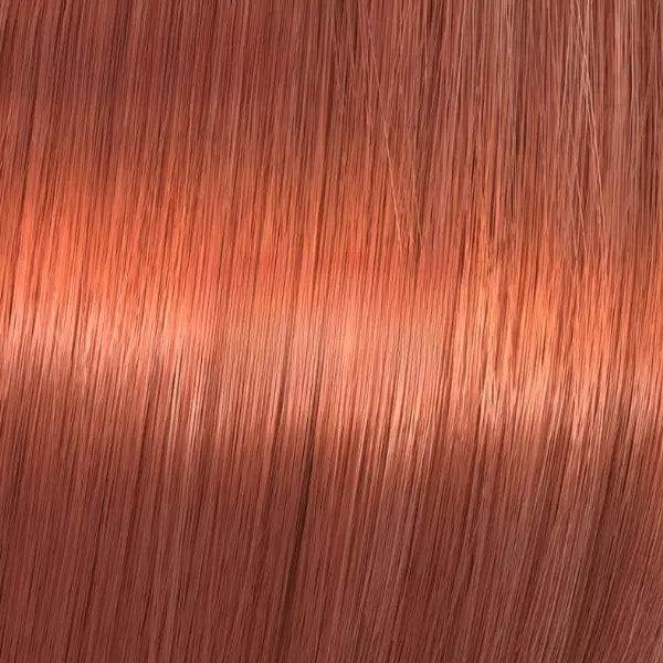 Strahlende roségoldene Haarsträhnen mit Wella Shinefinity Zero Lift Glaze