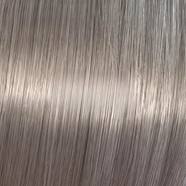 Silberne graue Haarsträhnen mit Wella Shinefinity Zero Lift Glaze
