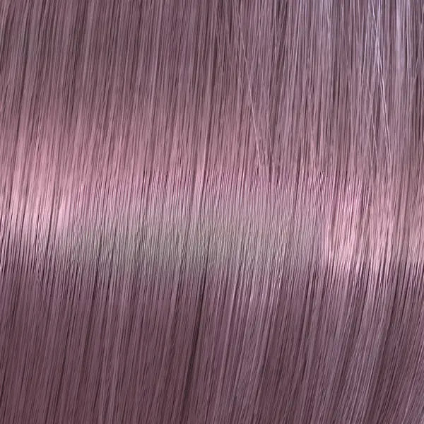 Gerade, hell lila Haare mit Wella Shinefinity Zero Lift Glaze gepflegt