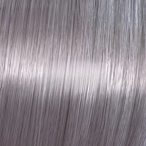 Silberne graue Haarsträhnen mit Wella Shinefinity Zero Lift Glaze Produkt