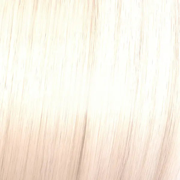 Blonde Haarsträhnen im Wella Shinefinity Zero Lift Glaze Produkt