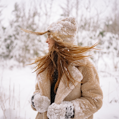 So schützen Sie Ihre Haare im Winter – Tipps von Ellas Haar Shop