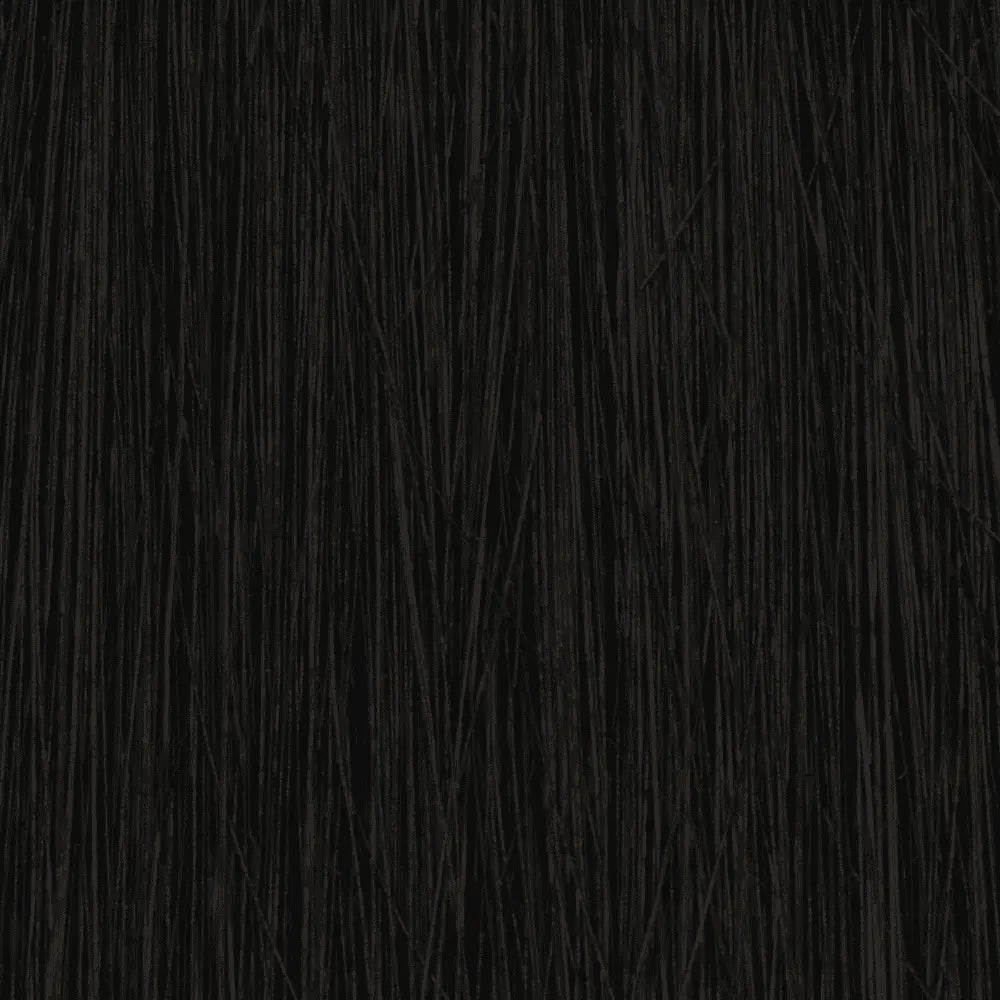 Dunkbraune Haarsträhnen mit Alfaparf Milano Color Wear Produkt gezeigt