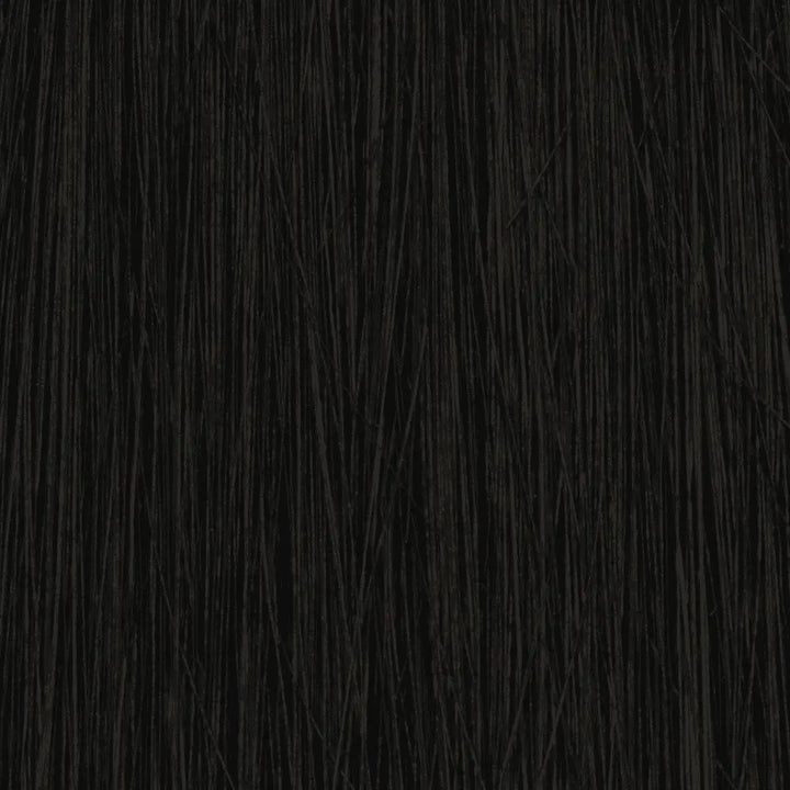 Dunkbraune Haarsträhnen mit Alfaparf Milano Color Wear Produkt gezeigt