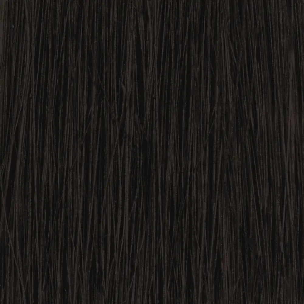 Dunkelbraune Haarsträhnen mit Alfaparf Milano Color Wear auf glänzendem Hintergrund