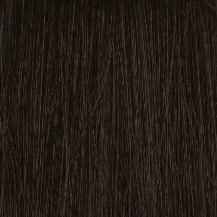Dunkbraune Haarsträhnen mit Alfaparf Milano Color Wear Produkt, glänzend und gesund