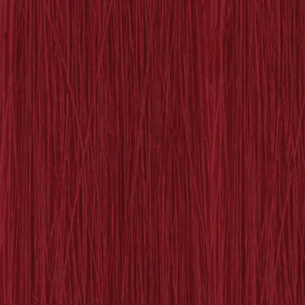Gerade dunkelrote Haarsträhnen mit Alfaparf Milano Color Wear Produkt
