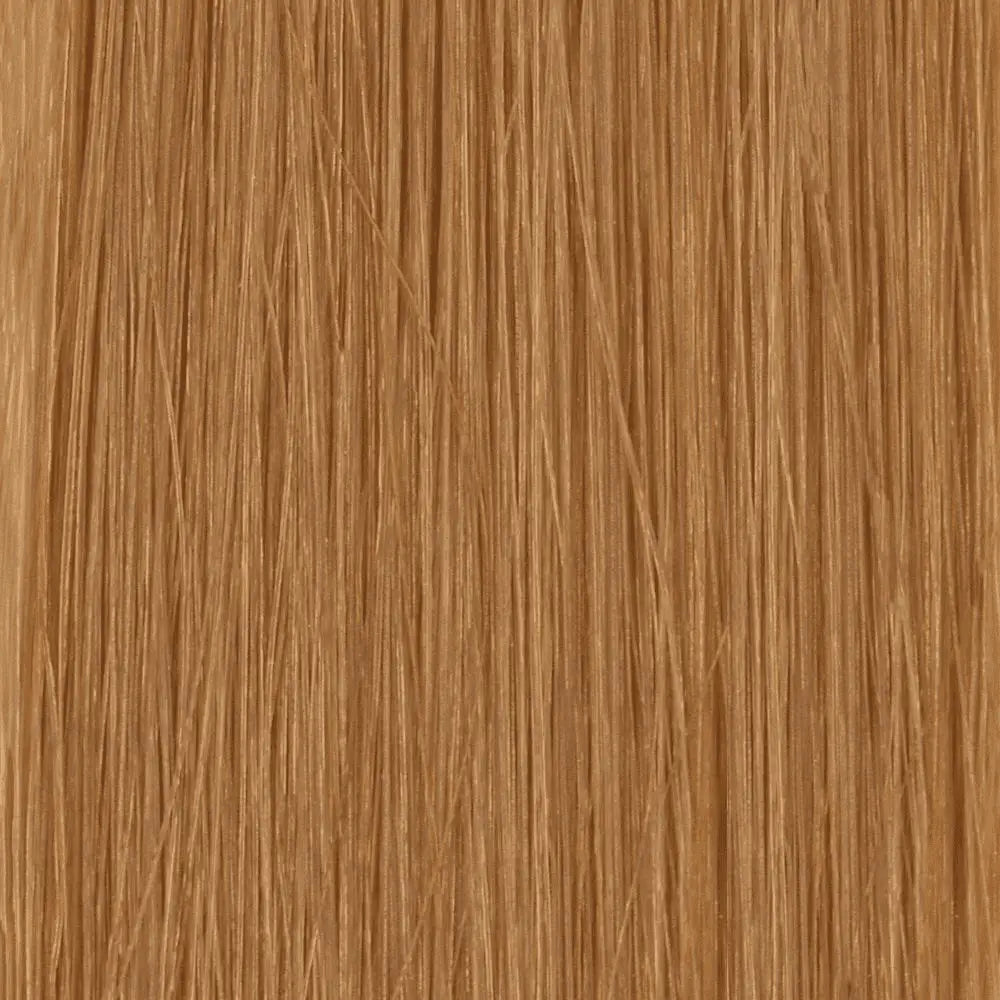 Gerade hellbraune Haarsträhnen mit Alfaparf Milano Color Wear Produkt aufgenommen