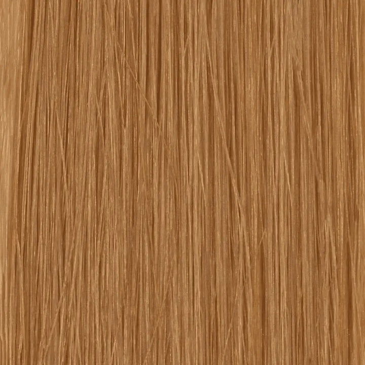 Gerade hellbraune Haarsträhnen mit Alfaparf Milano Color Wear Produkt aufgenommen