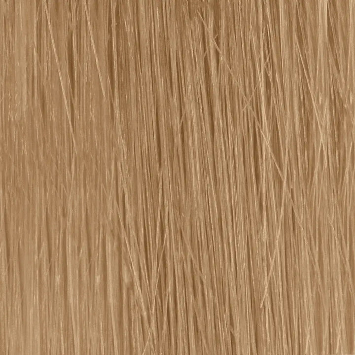 Gerade, hellblonde Haarsträhnen mit Alfaparf Milano Color Wear Produkten