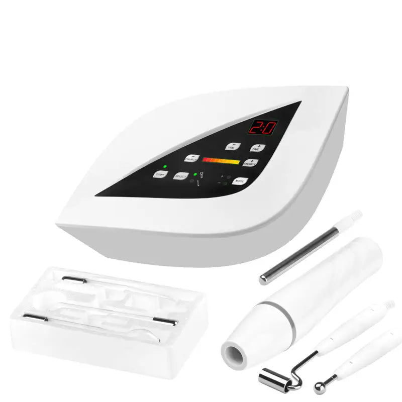 Weiße Gesichtsmaschine mit Zubehör für Gesichtsbehandlungen im Produkt Gerät Smart 671 Galwan + Darsonval