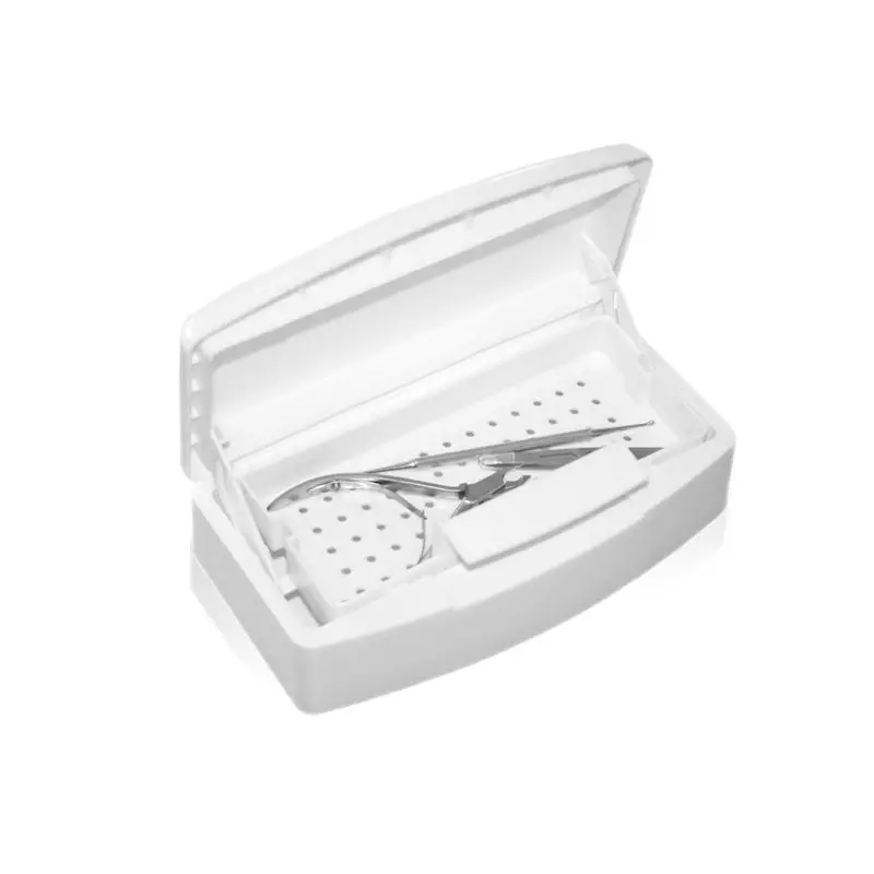 Weißer Instrumentensterilisator mit Hygienetools für saubere Medizininstrumente