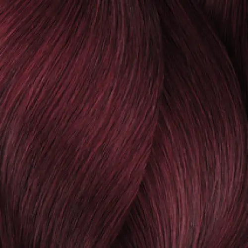 Burgunderfarbene Haarsträhnen mit L’Oreal Professionnel Inoa Haarfarbe