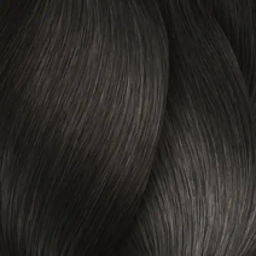 Dunkle glänzende Haarsträhnen mit L’Oreal Professionnel Inoa Haarfarbe