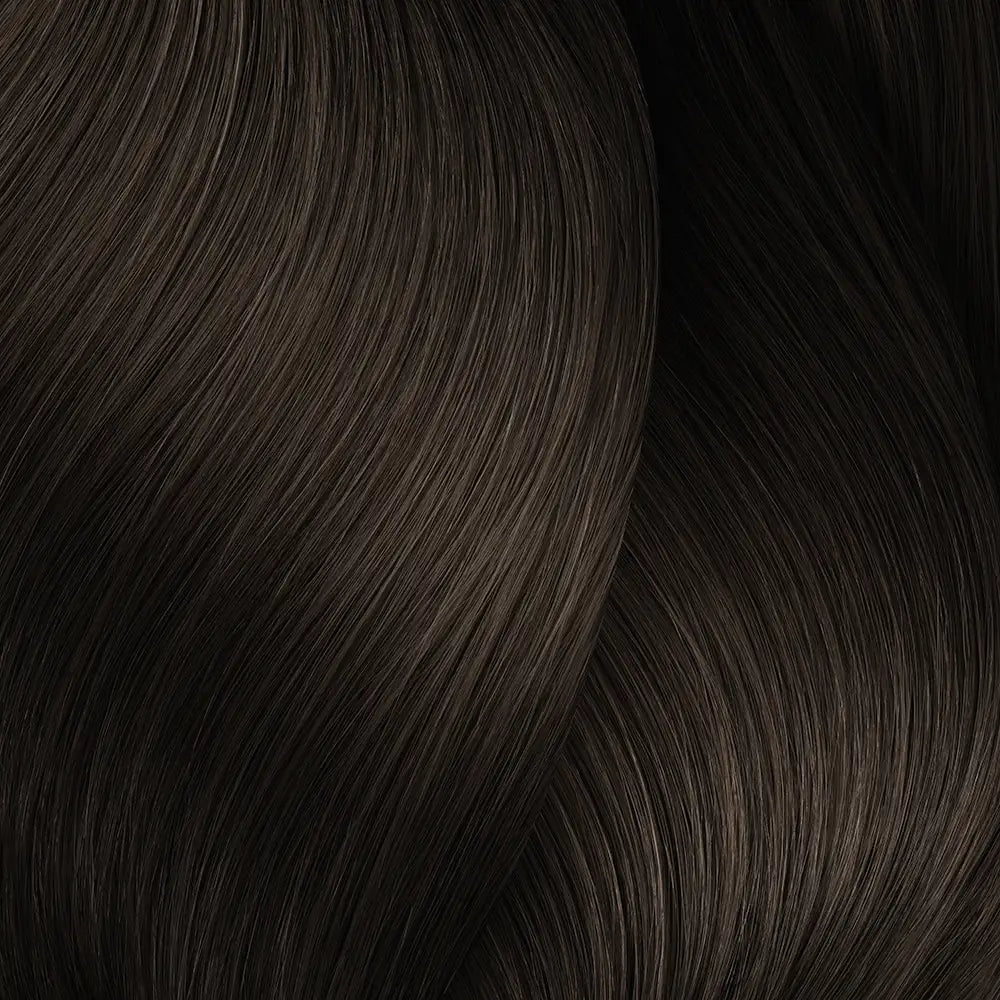 Dunkelbraune Haarsträhnen mit L’Oreal Professionnel Inoa Haarfarbe
