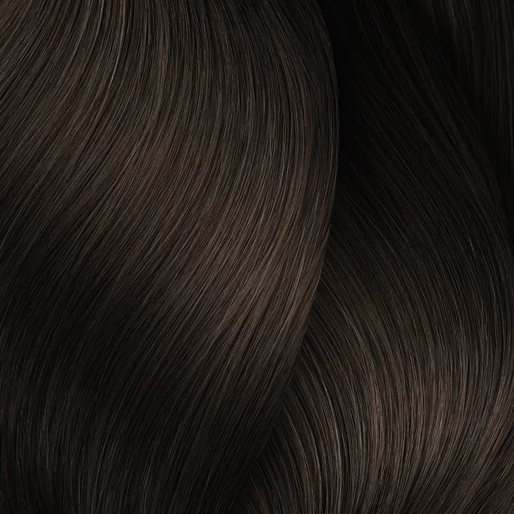 Dunkelbraune Haarsträhnen mit L’Oreal Professionnel Inoa Haarfarbe