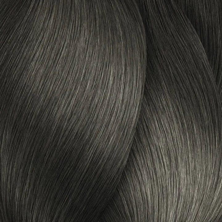 Aschgraue Haarsträhnen mit L’Oreal Professionnel Inoa Haarfarbe
