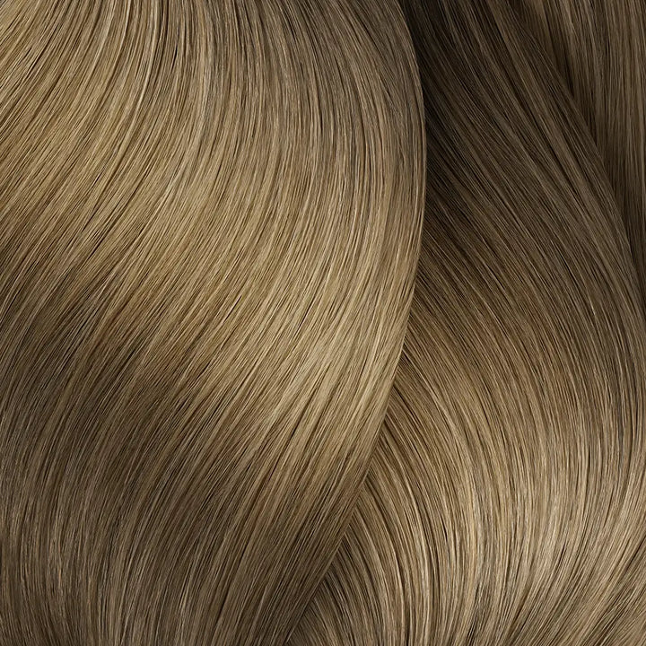 Sanfte hellbraune Haarsträhnen in L Oreal Professionnel Inoa Haarfarbe