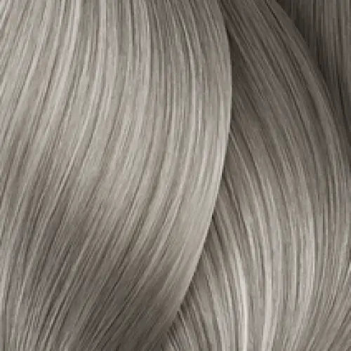 Welliges silbergraues Haar von L Oreal Professionnel Inoa Haarfarbe