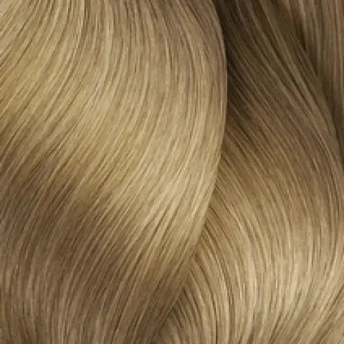 Welliges blondes Haar mit L’Oreal Professionnel Inoa Haarfarbe