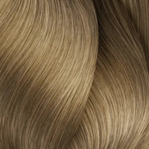 Blonde Haarsträhnen mit L Oreal Professionnel Inoa Haarfarbe auf einem Produktbild