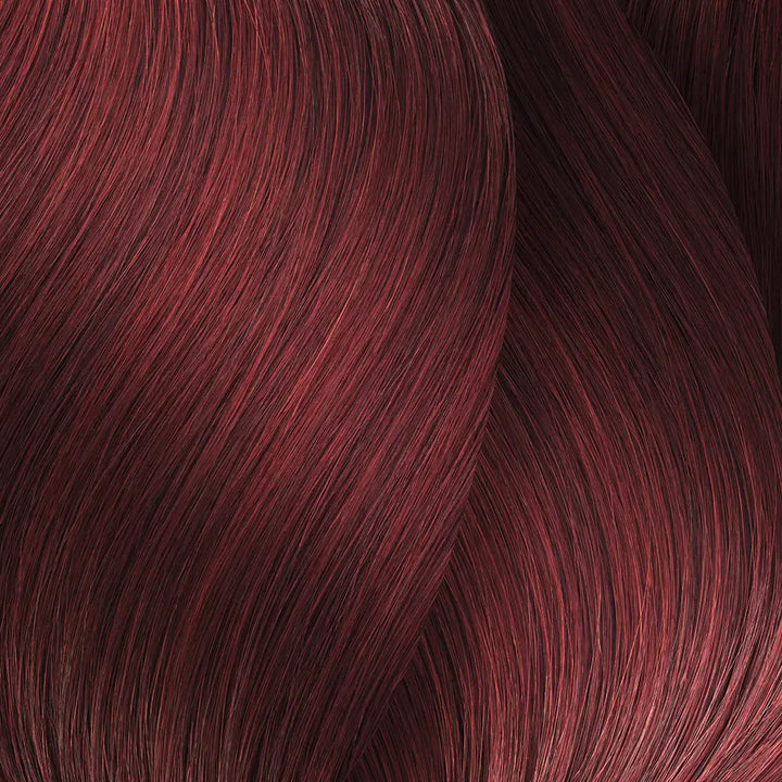 Burgundfarbene Haarsträhnen mit L’Oreal Professionnel Inoa Haarfarbe